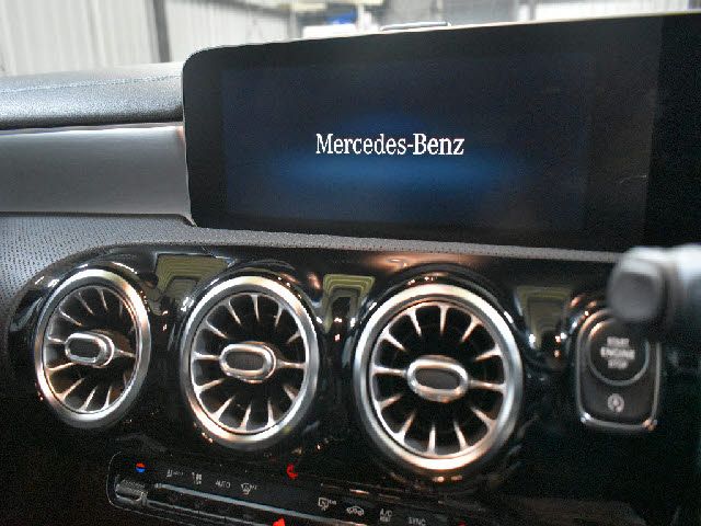 MERCEDES BENZ CLA Shooting Brake
