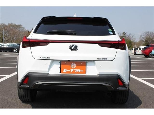 LEXUS UX200
