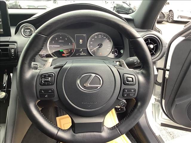 LEXUS IS300h