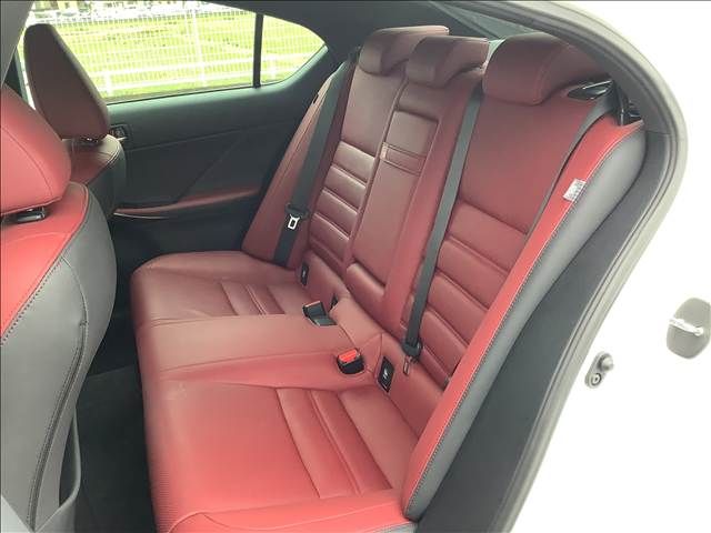 LEXUS IS300h