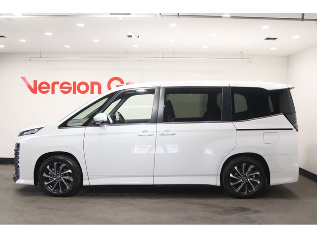 VOXY HYBRID