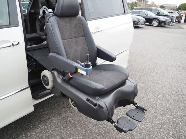 ESTIMA HYBRID 4WD