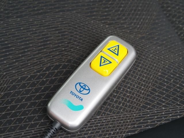 ESTIMA HYBRID 4WD