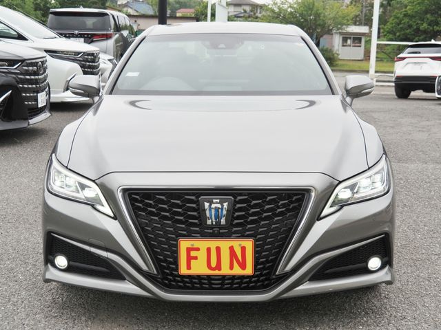 CROWN sedan hybrid
