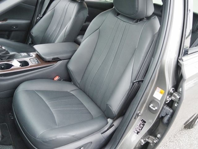 CROWN sedan hybrid