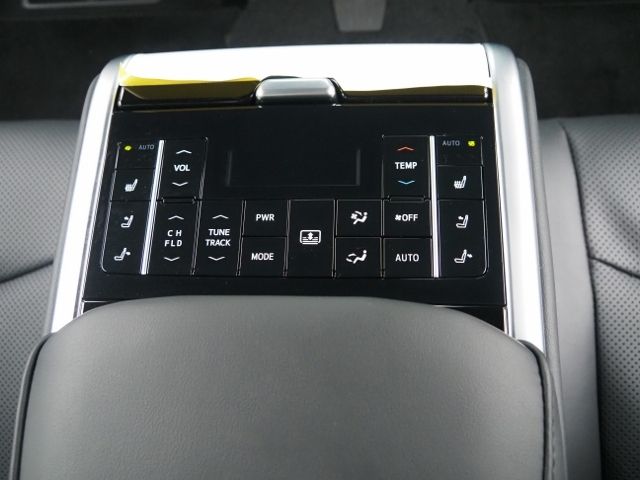 CROWN sedan hybrid