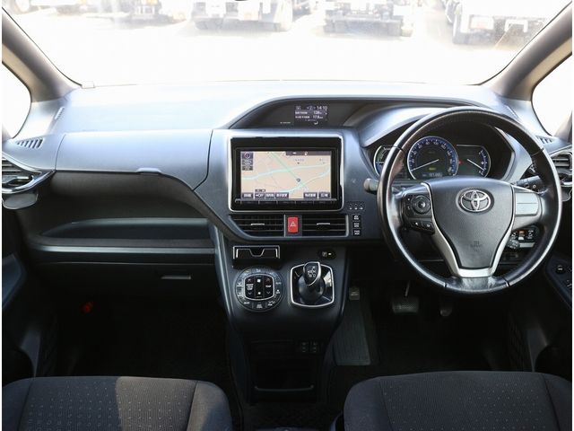 VOXY HYBRID