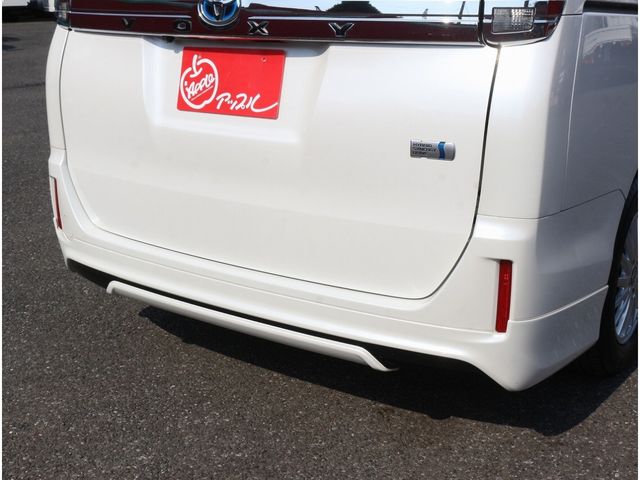 VOXY HYBRID