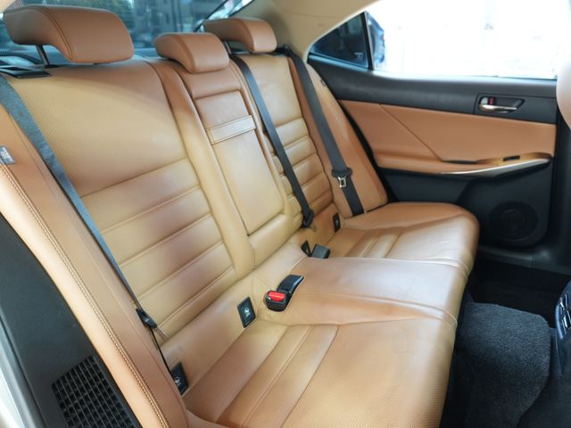 LEXUS IS300h