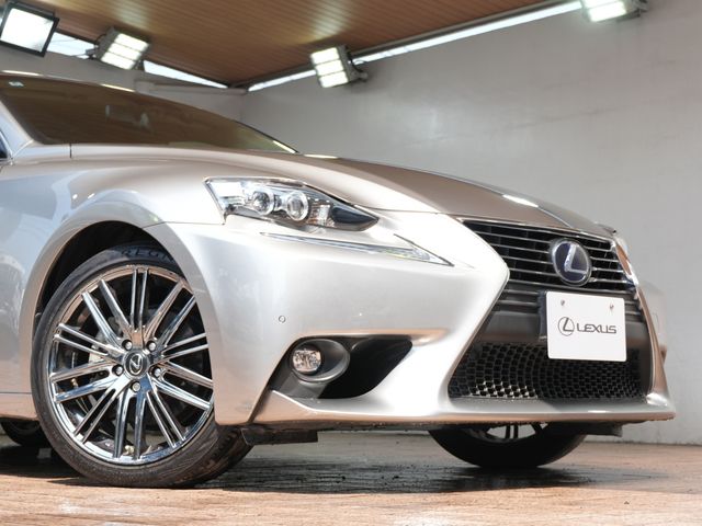 LEXUS IS300h