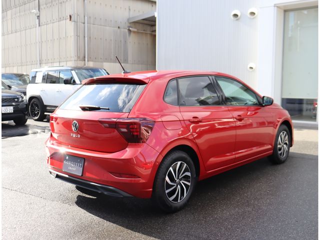 VOLKSWAGEN POLO
