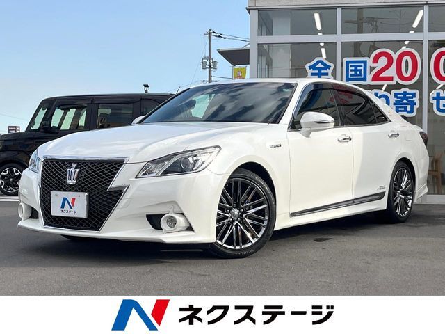 CROWN sedan hybrid