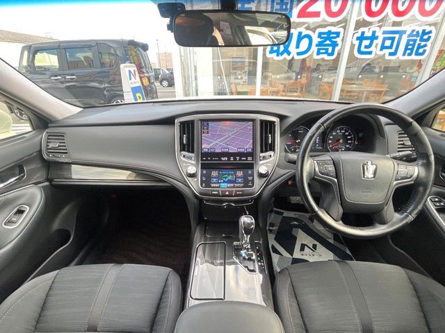 CROWN sedan hybrid