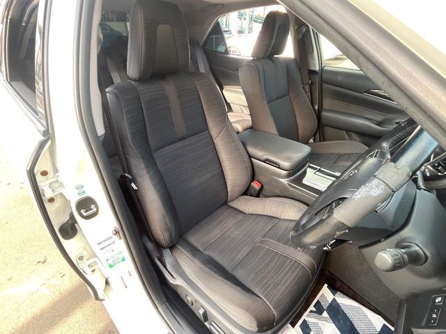 CROWN sedan hybrid