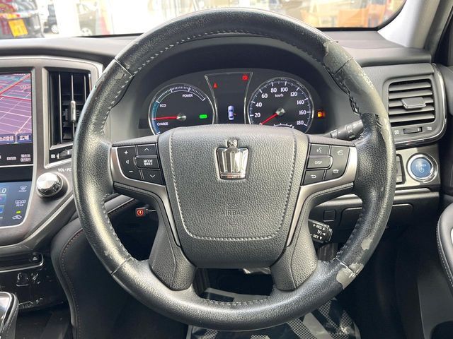 CROWN sedan hybrid