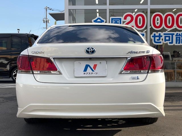 CROWN sedan hybrid