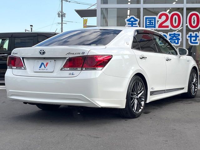 CROWN sedan hybrid
