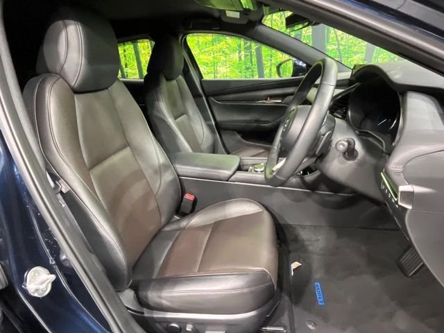 MAZDA3 FASTBACK