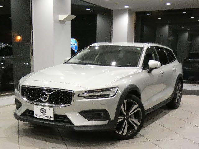VOLVO V60 CROSS COUNTRY