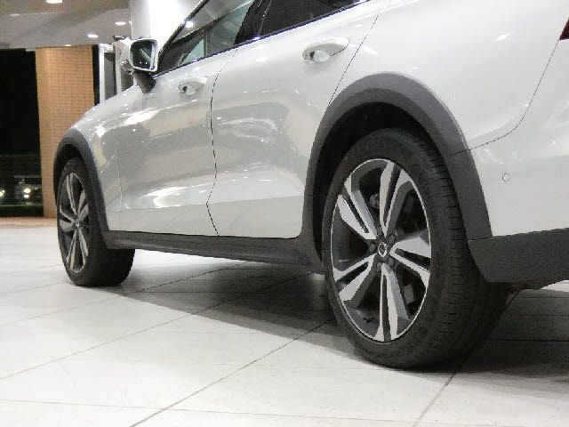 VOLVO V60 CROSS COUNTRY