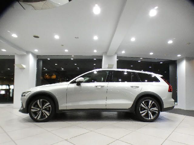 VOLVO V60 CROSS COUNTRY
