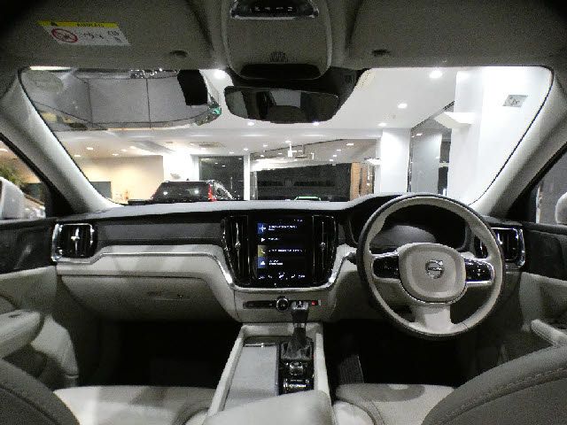 VOLVO V60 CROSS COUNTRY