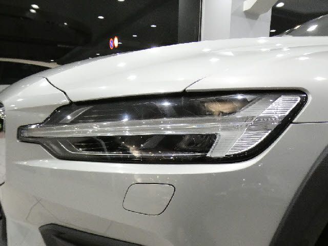 VOLVO V60 CROSS COUNTRY