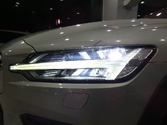 VOLVO V60 CROSS COUNTRY