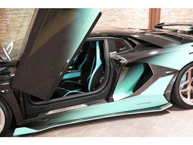 LAMBORGHINI Aventador