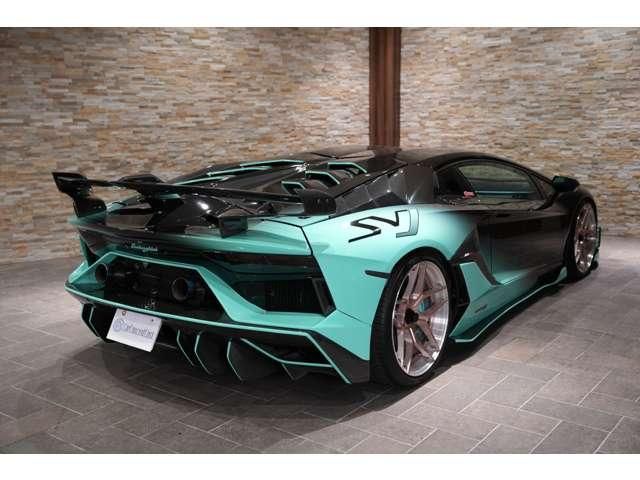LAMBORGHINI Aventador