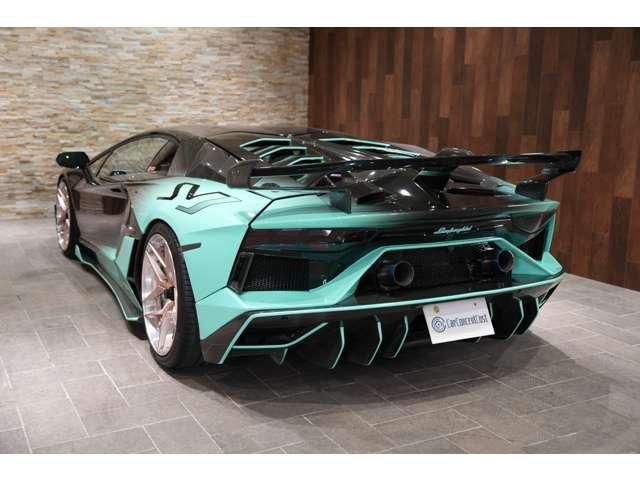 LAMBORGHINI Aventador
