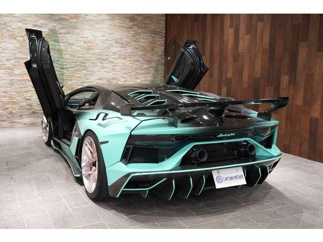 LAMBORGHINI Aventador