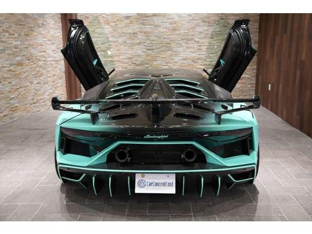 LAMBORGHINI Aventador