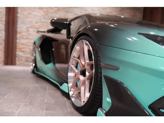 LAMBORGHINI Aventador