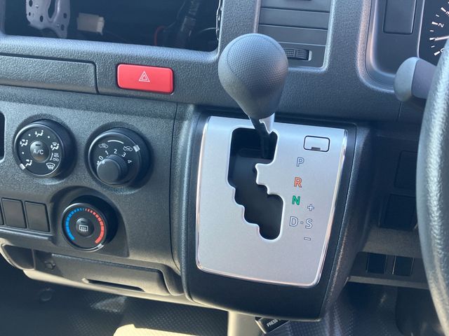 HIACE van 1.2t 2WD