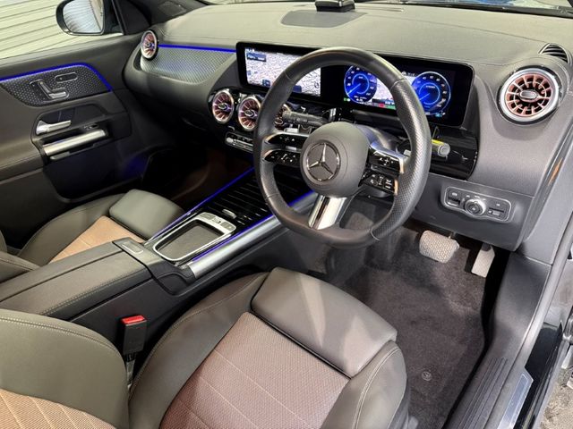MERCEDES BENZ EQA