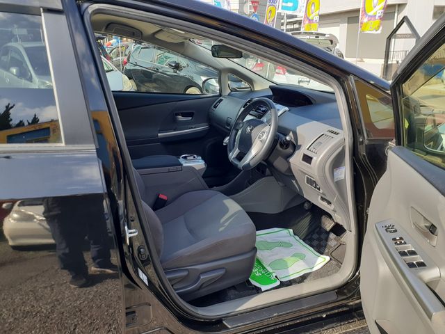 PRIUS Alpha