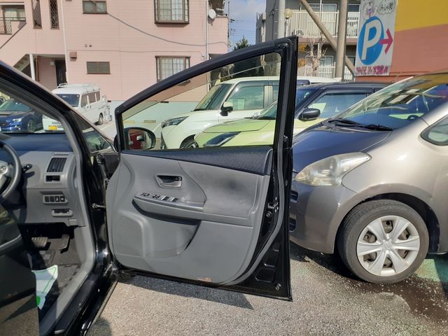 PRIUS Alpha