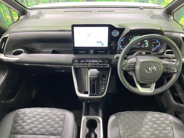 VOXY HYBRID