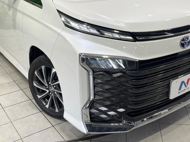 VOXY HYBRID