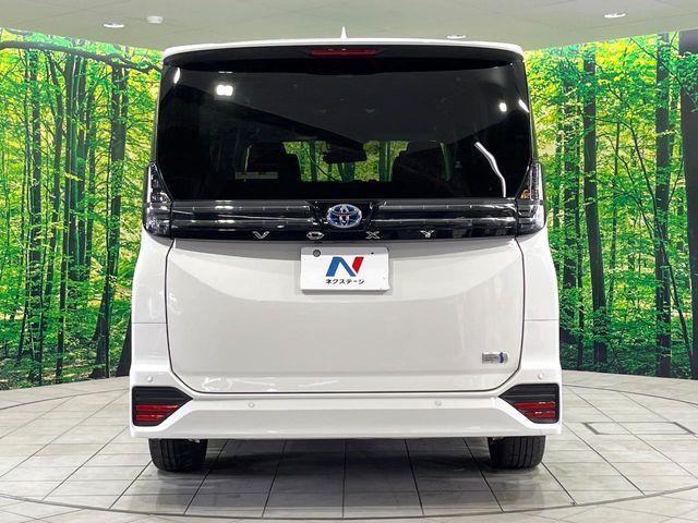 VOXY HYBRID