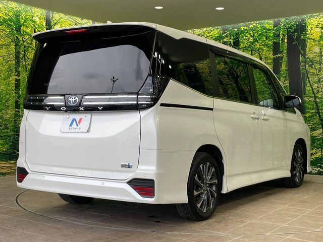 VOXY HYBRID