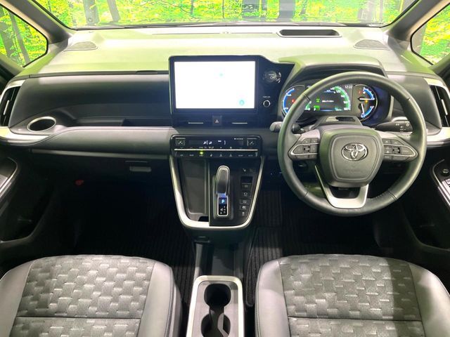 VOXY HYBRID