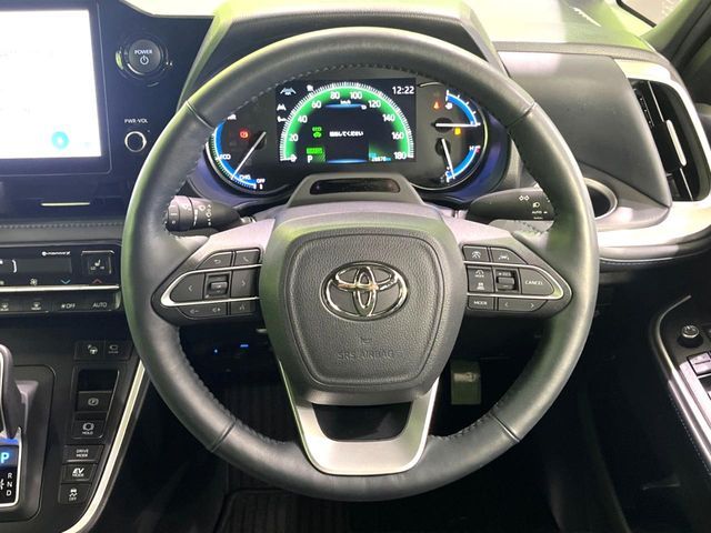 VOXY HYBRID