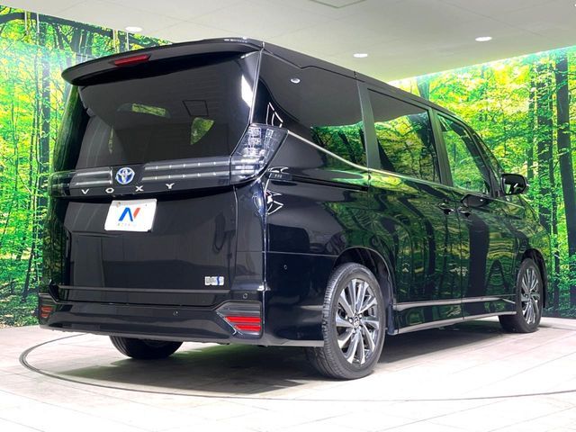VOXY HYBRID