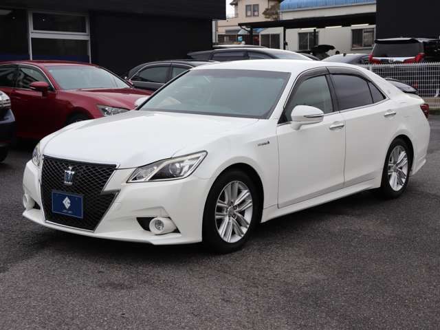 CROWN sedan hybrid