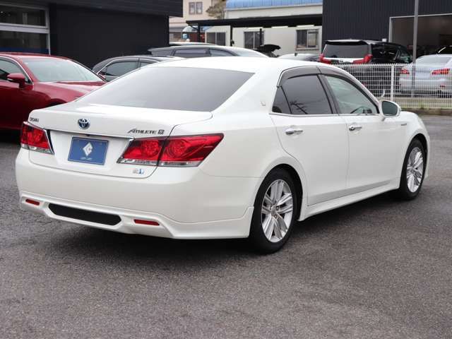 CROWN sedan hybrid