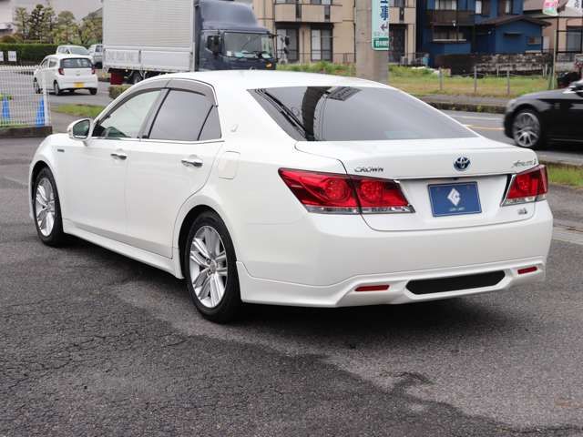 CROWN sedan hybrid