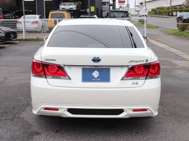 CROWN sedan hybrid
