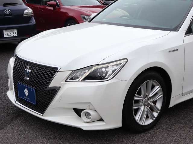CROWN sedan hybrid